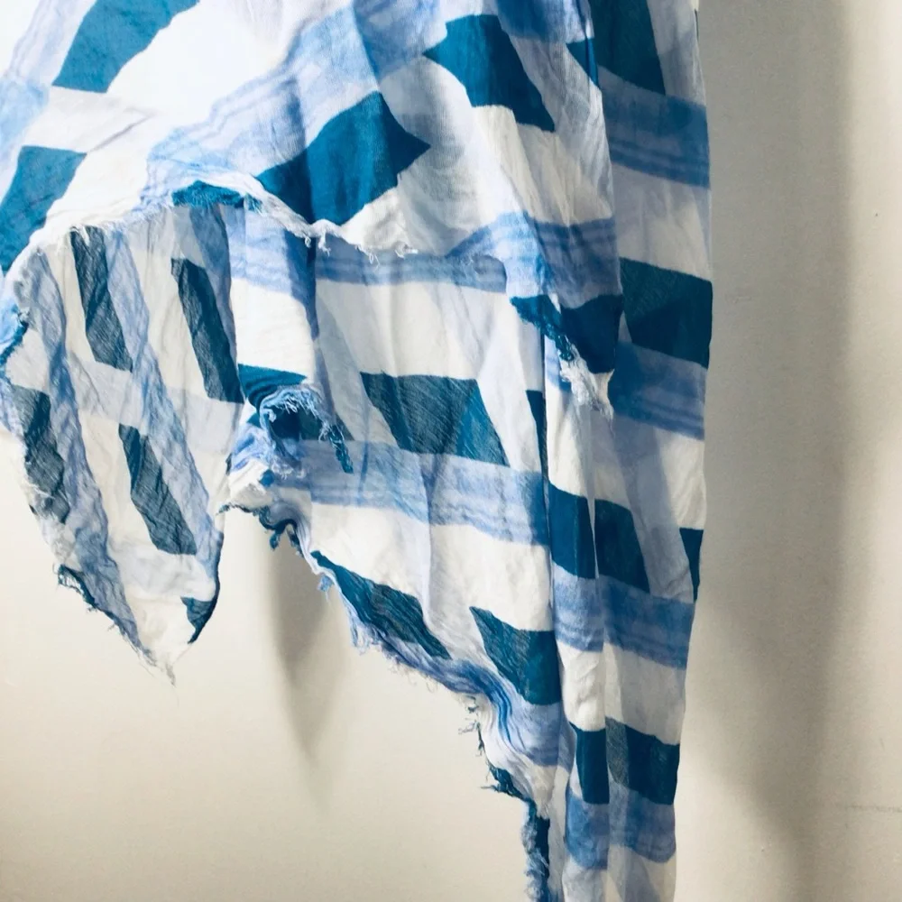 Banana Republic Blue and White Patterned scarf wrap women